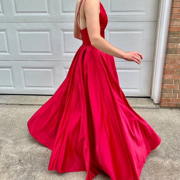 Blondie Nites Red Women's Formal Dress (worn once!!) - Picture 1 of 4